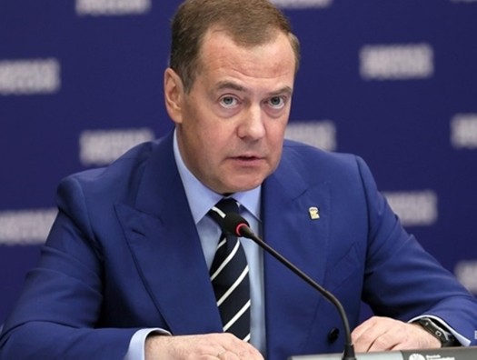 Медведев угрожает мировой катастрофой