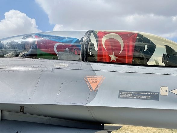 Азербайджанские  пилоты асы  ведут воздушные бои в небе над Турцией (ФОТО)