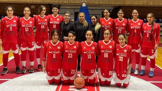 Иранские баскетболистки сфотографировались без хиджабов в знак протеста