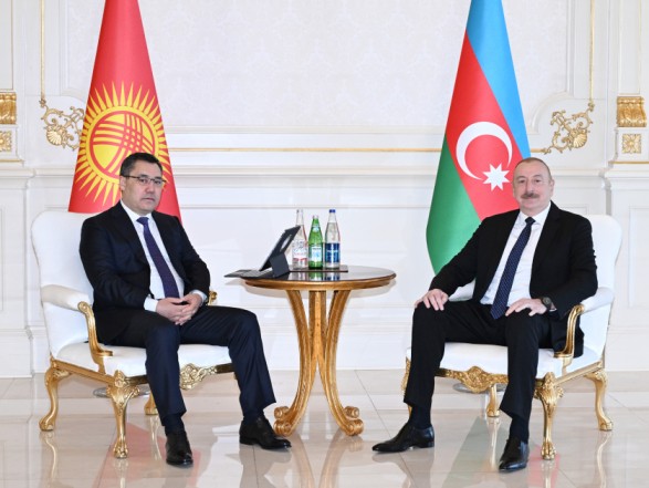 Ильхам Алиев и Садыр Жапаров проводят встречу (ФОТО)