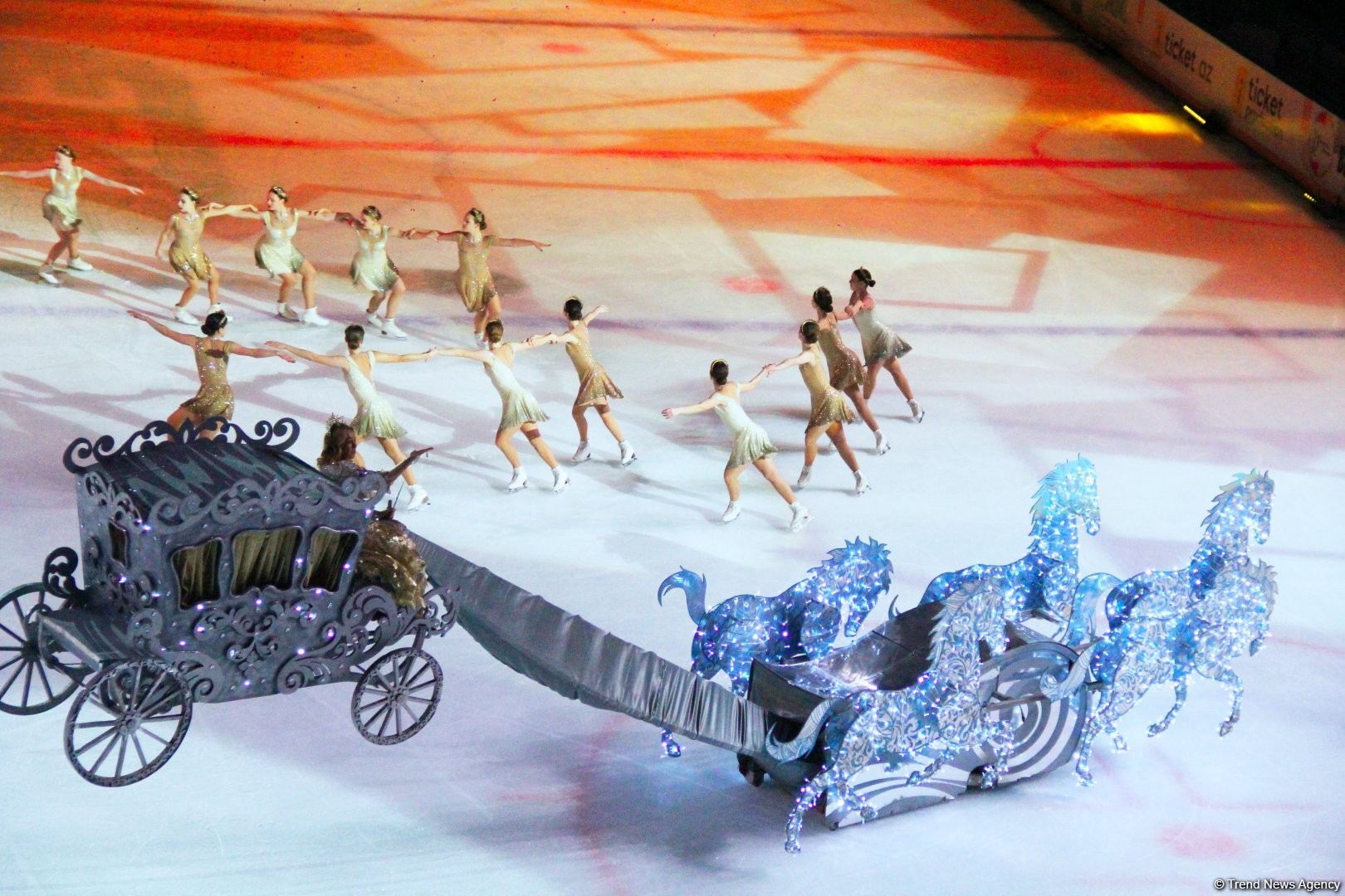 Впервые в Баку представлено феерическое шоу на льду 