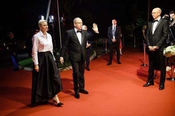 Княгиня Монако скопировала образ Шэрон Стоун для официального приема - ФОТО