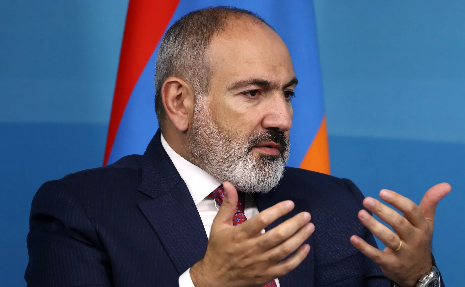 Пашинян: Ереван готов обеспечить переход всех транспортных средств из Азербайджана через Армению