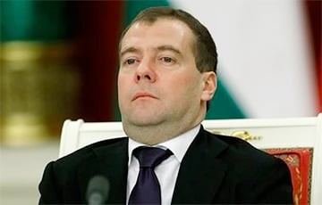 Медведев в угаре вновь пугает и хамит