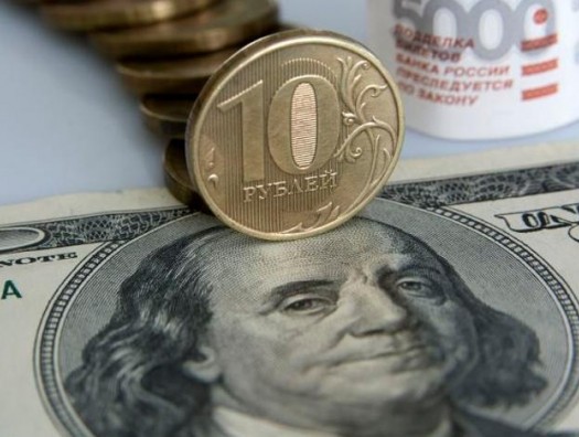 В России доллар опустился ниже 58 рублей