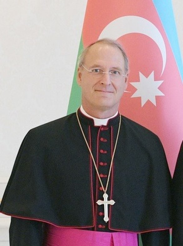Бывшего посла Папы Римского в Азербайджане обвинили в педофилии