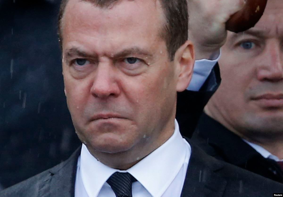 Медведев опять встал не с той ноги и ругается: Ублюдки оборзели