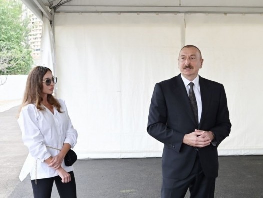 Ильхам и Мехрибан Алиевы в Гобустане ФОТО