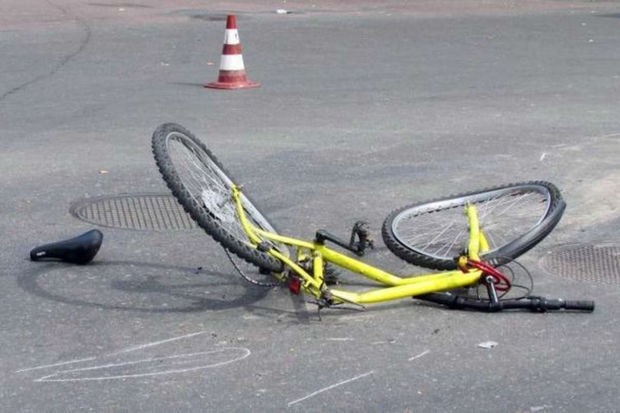 В Масаллы автомобиль сбил подростка на велосипеде