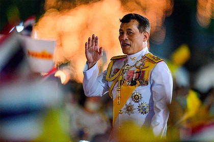 Король Таиланда объявил второй королевой свою любовницу