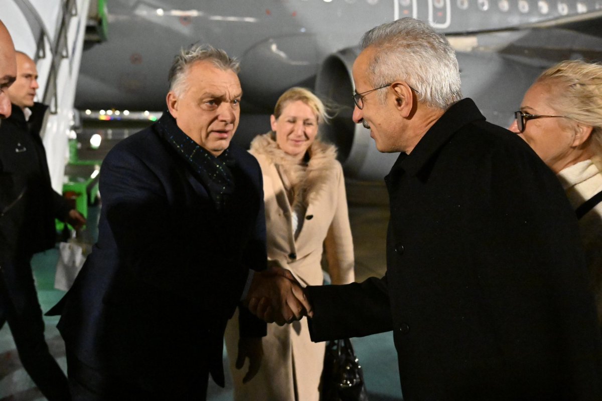 Орбан прилетел в Стамбул