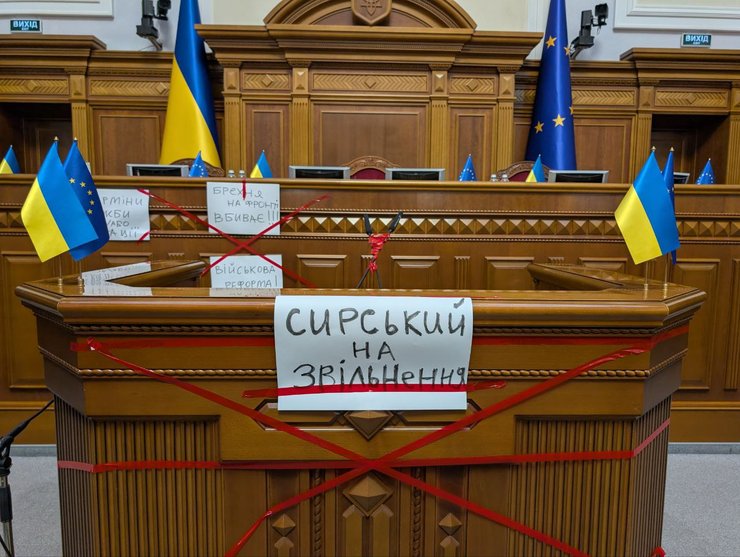 Когда политику подменяет шапито