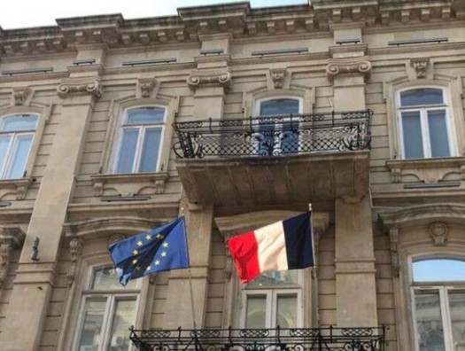 Макрон отозвал французского посла из Баку и обвинил Азербайджан в разрушении отношений