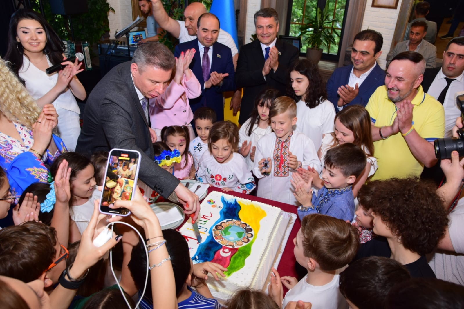 В Баку порадовали украинских детей (ФОТО/ВИДЕО)