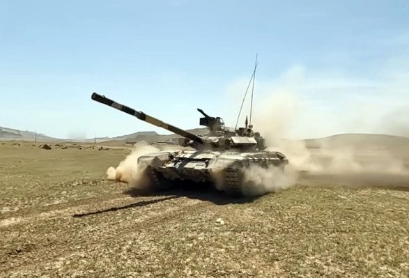Боевая подготовка азербайджанских танкистов (ФОТО/ВИДЕО)