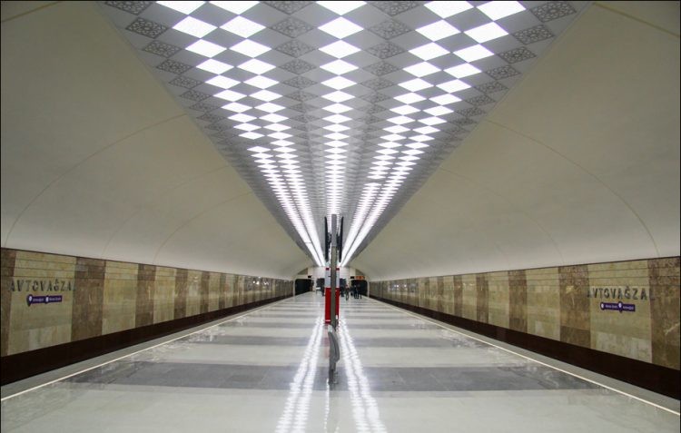 В бакинском метро машинист скончался во время управления поездом