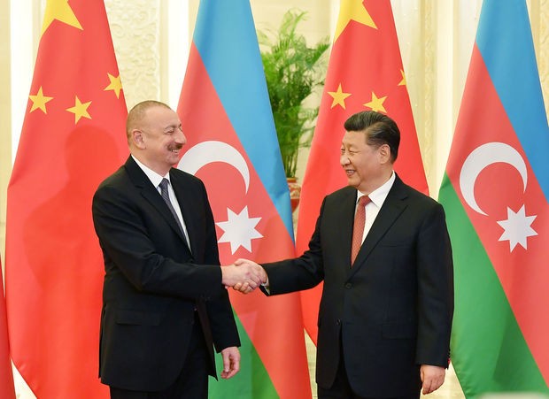 Ильхам Алиев поздравил Си Цзиньпина